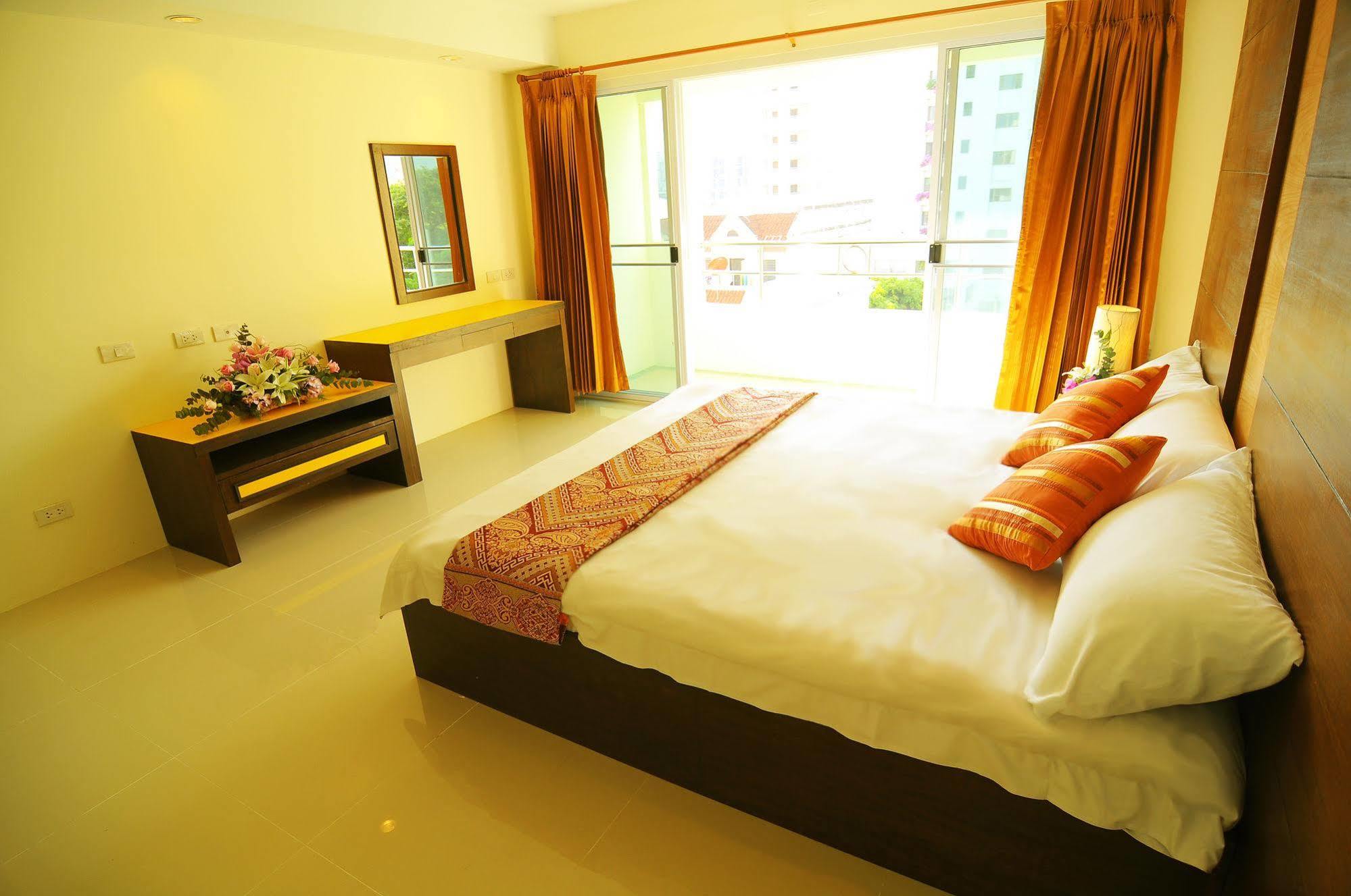 Grand Living Residence Chiang Mai Exterior photo